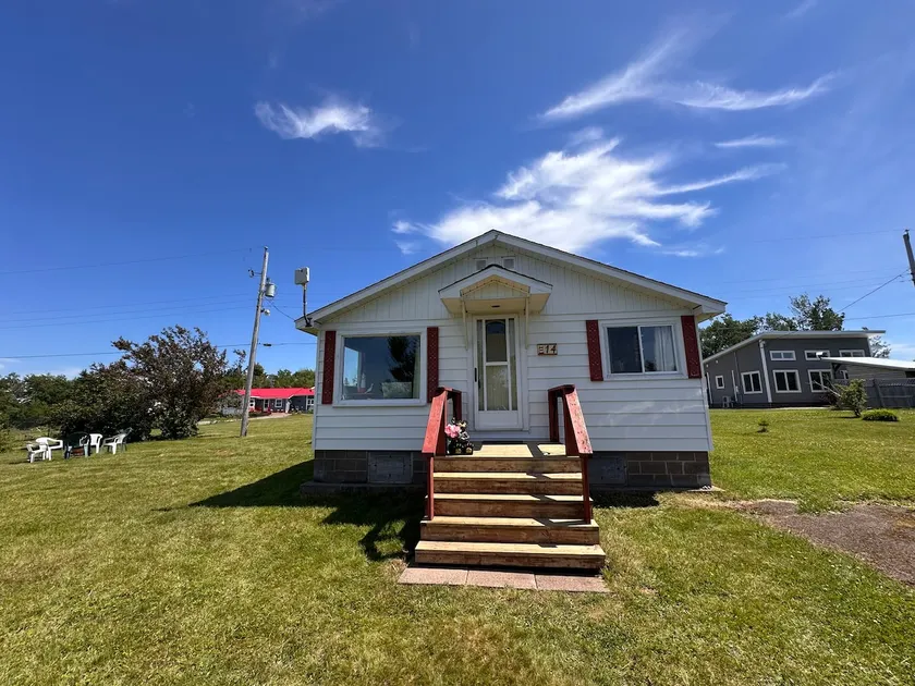 Ocean view cottage in NS - Image 1
