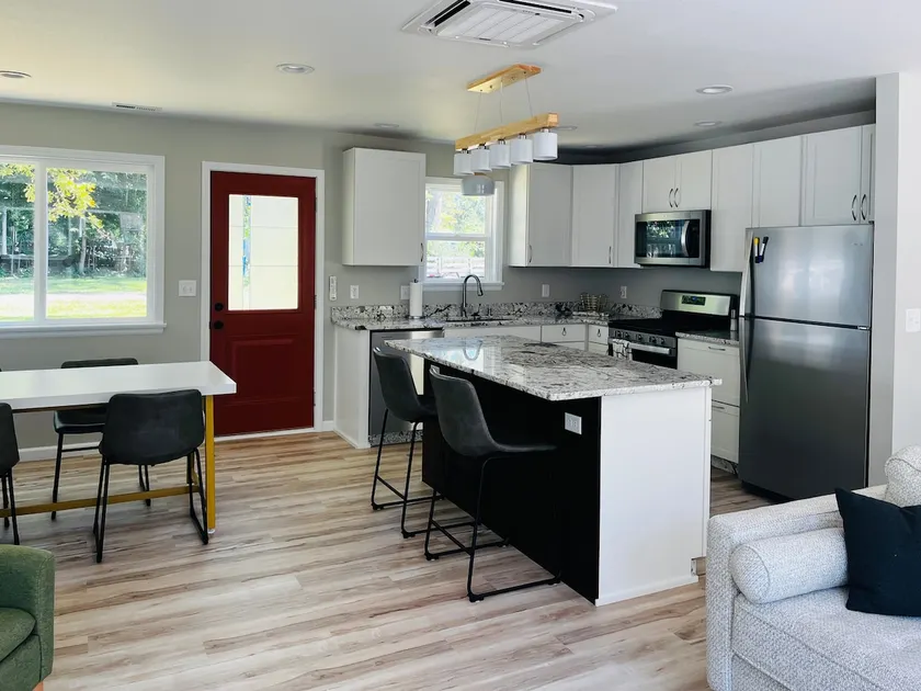 Peaceful Vineyard Lake Cottage | Lowes House - Image 1