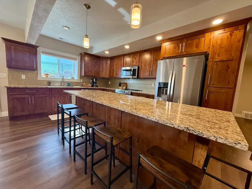 Your Sunny Getaway at Lomond View Retreat - Image 1