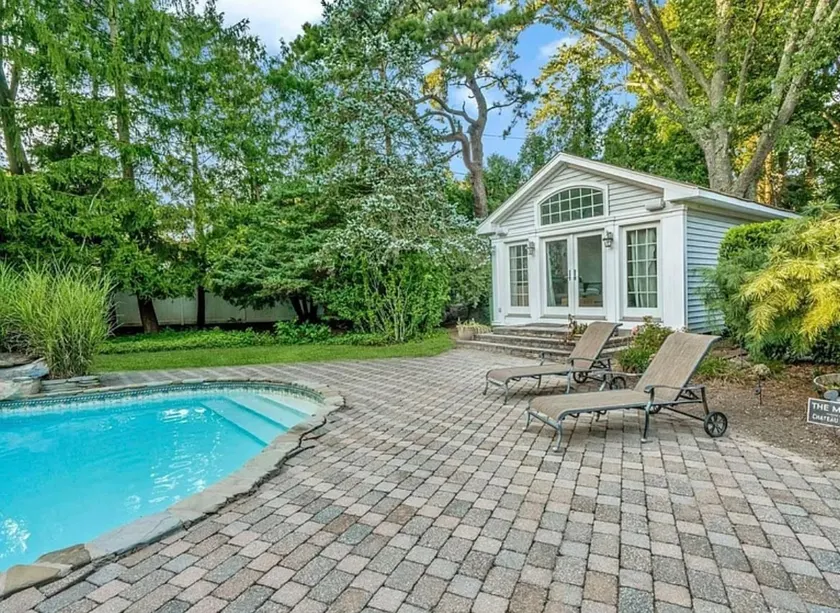Tranquil Guesthouse Private Studio Long Island - Image 1