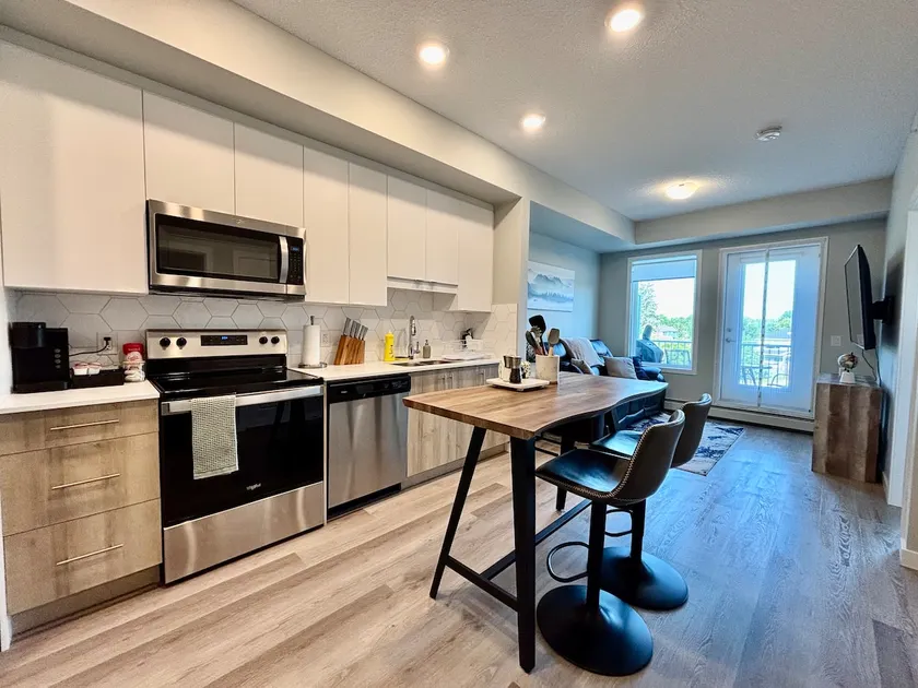 Modern Condo, Historic Inglewood - Image 1