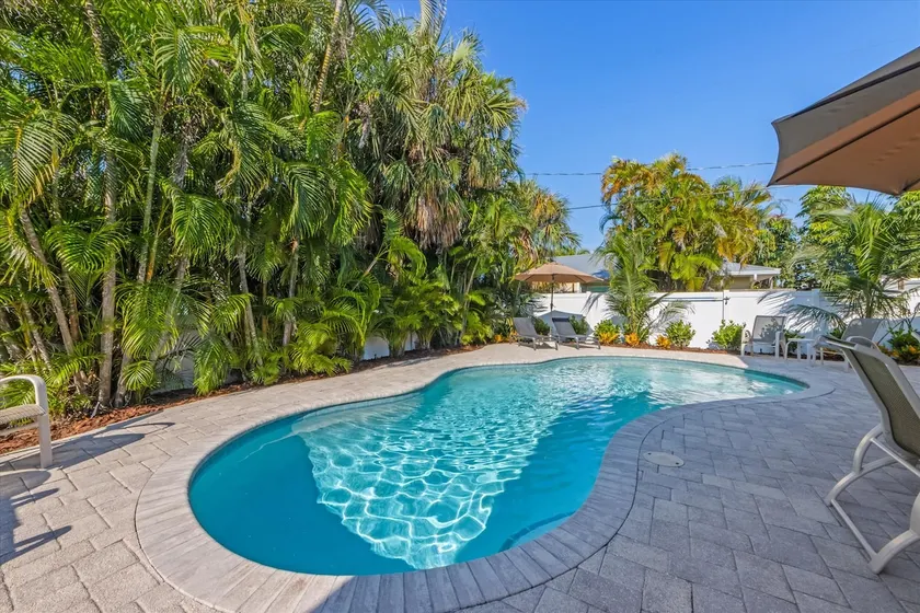 Palm Paradise~Steps to Shops/Beach~Best location! - Image 1