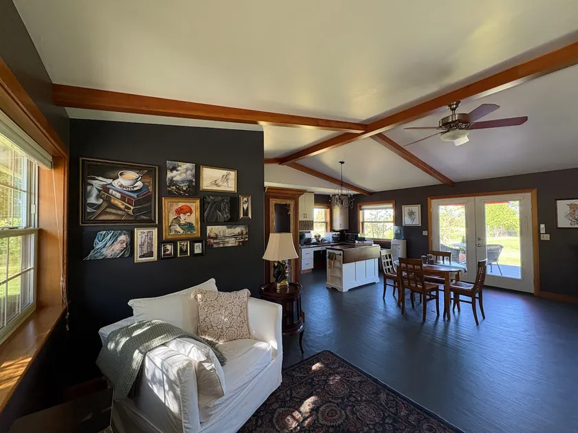 Peaceful Countryside Stay with Scenic Views - Image 1