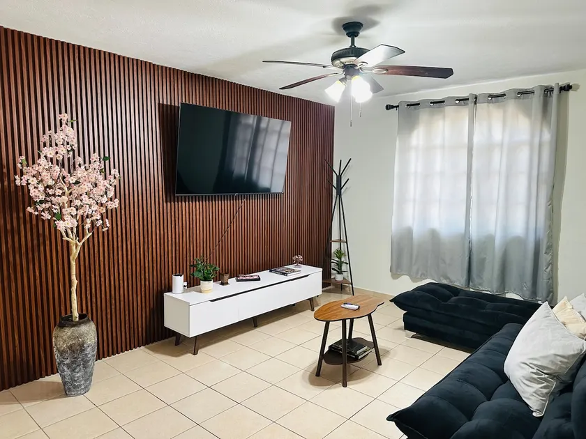 Spacious house for 6 | Near Plaza Altavista - Image 1