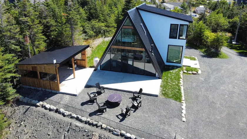 The Dildo Nest-3 Bedroom home with Hot Tub! - Image 1