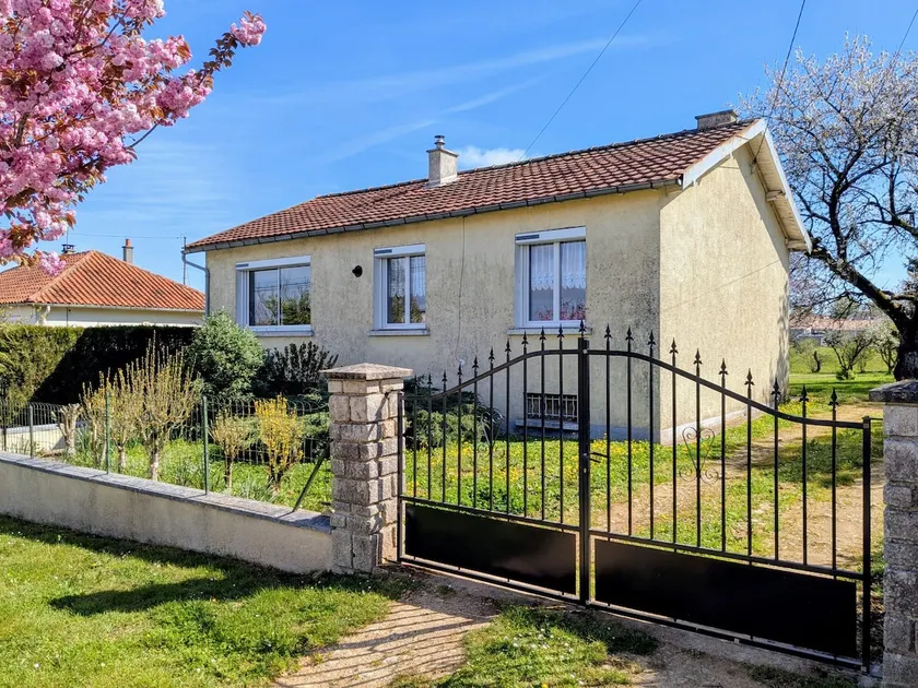 House for 4 people with garage and large garden - Image 1