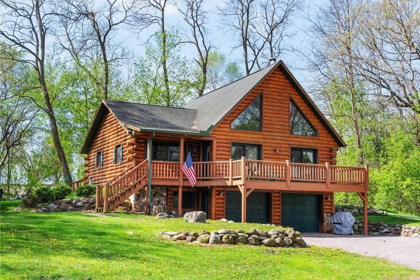 Dells | Arcade | Fire Pit | Deck - Image 1