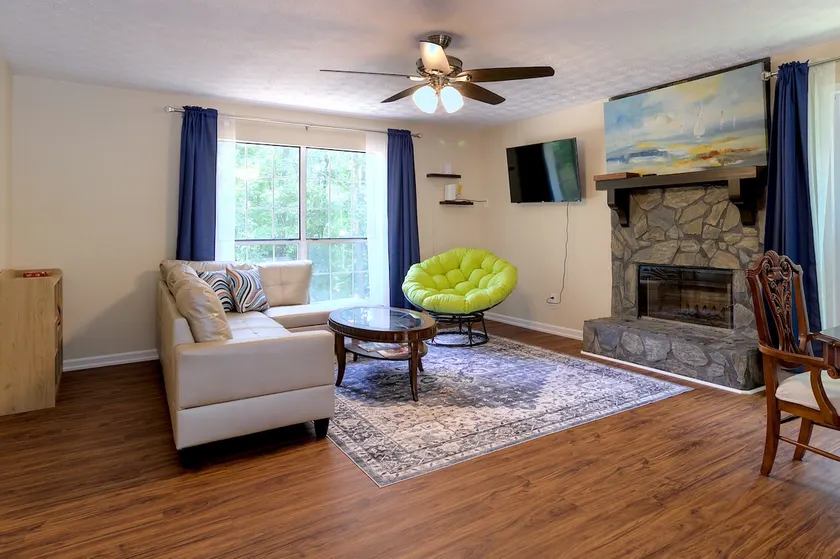 Full Kitchen, Backyard, Ping-pong, Desk, LakePoint - Image 1
