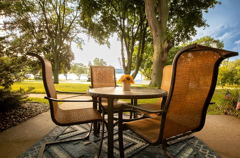 Stunning Waterfront views & cozy fireplace on the shores of Lake Como. King bed. - Image 1