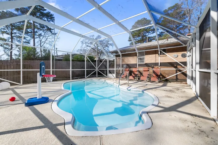 The Abuela House w/ pool Near Airport & Ft Moore - Image 1