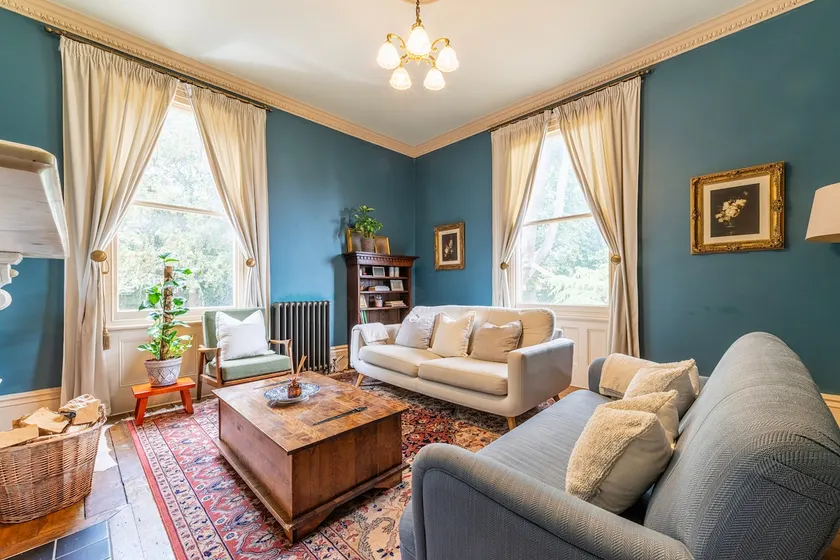 3 Bed Newark Home with Grand Ceilings & Cozy Vibes - Image 1