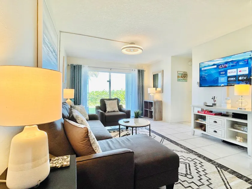Beachfront Paradise - One Bedroom, Steps to Beach - Image 1