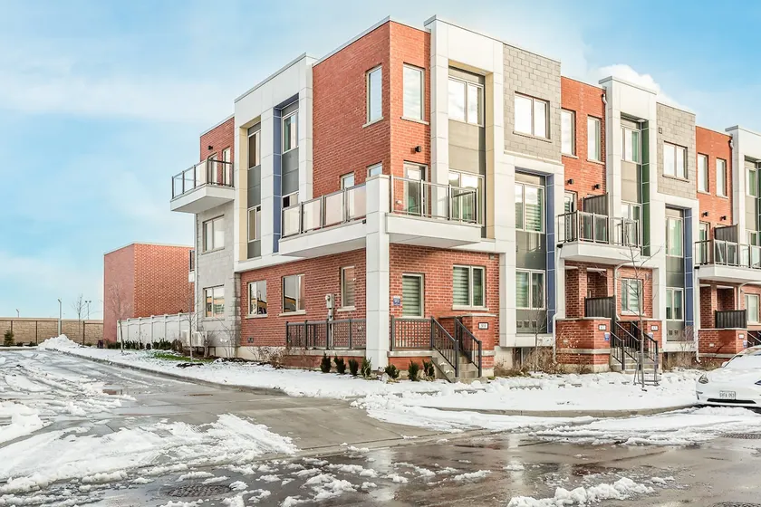 Urban Oasis - Luxury Living in Toronto - Image 1