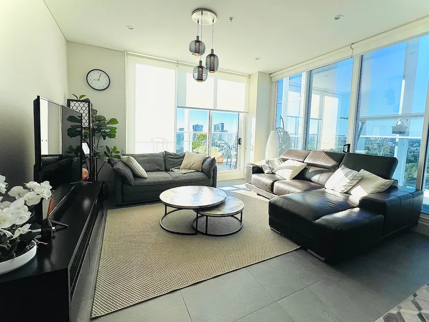 Modern 2BR Guest Suite • Sleeps 6 • Stadium Views - Image 1