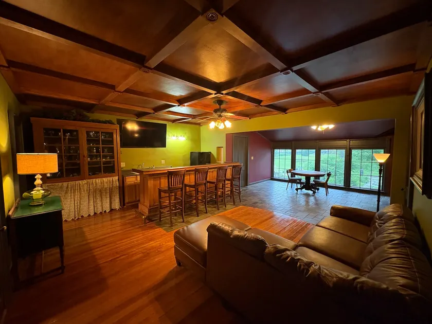 Historic Tavern (w/ saltwater hot tub) - Image 1