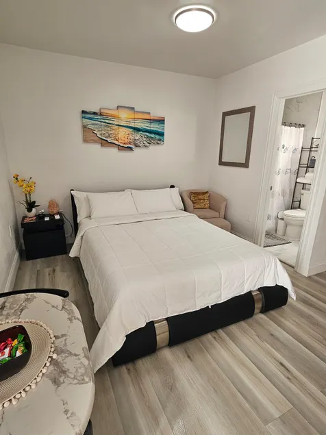 Little Paradise Studio - Image 1