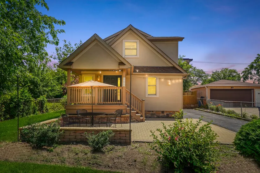 Spacious 4BR Luxury Home Close To Airport - Image 1