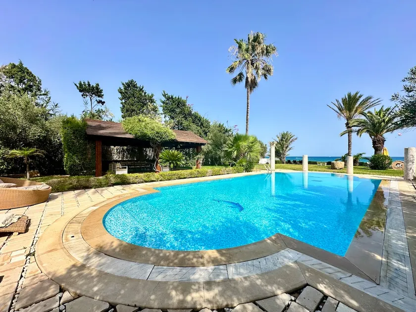 La Riviera Prestige Beachfront Escape/Pool & Beach - Image 1