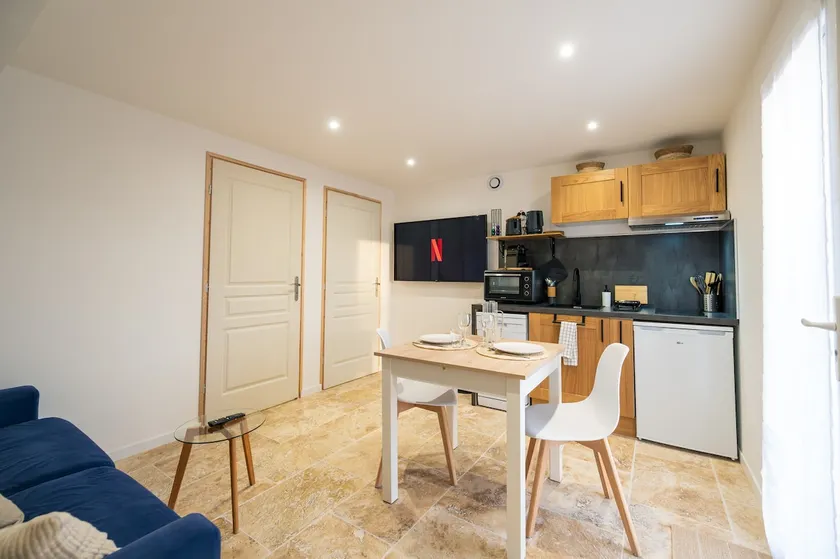 2-room apartment near Verdon, air conditioning, parking, Netflix - Image 1