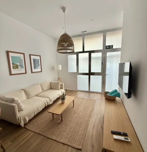 1. Large and Exclusive House with Terrace - Image 1