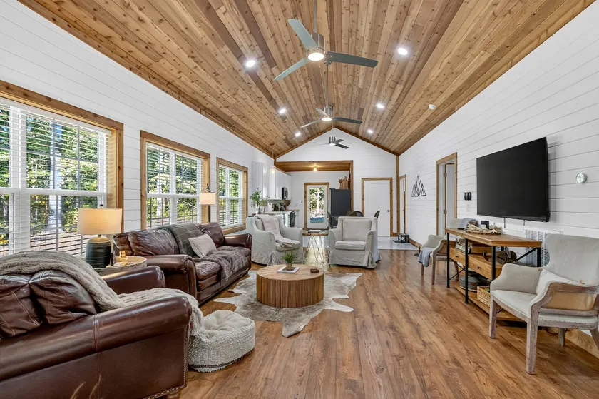Sandstone Chalet | Dog-Friendly Monteagle Cabin - Image 1