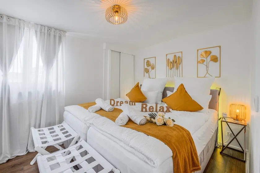 Central apartment • Vacation • Business • Parking - Image 1
