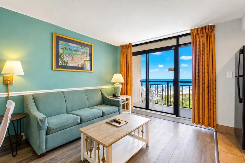 Gorgeous clean oceanfront condo- Pools, hot tubs, pool bar, lazy river! - Image 1