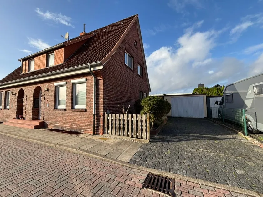 Quiet family house with enclosed garden - Image 1