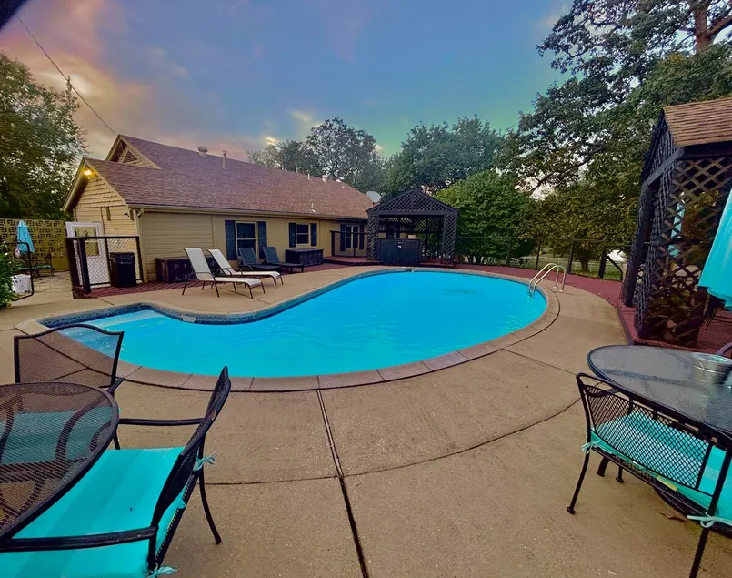 Pool/Hot tub/Game room and lots of amenities - Image 1
