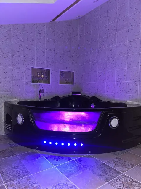 In the footsteps of Athena Love room Balneotherapy 2 - Image 1