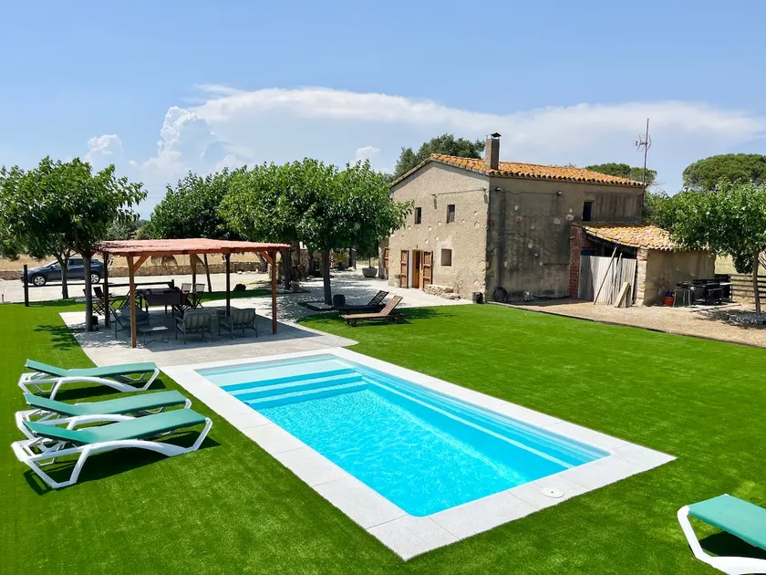 Pool, BBQ, parking and WIFI all private - Image 1