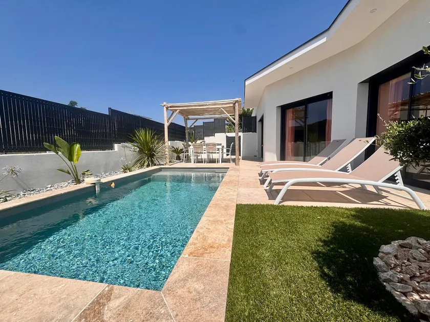 ”Les vagues” with private pool & beach 5 min away - Image 1