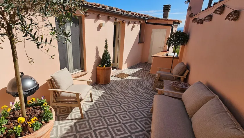 Newly renovated apartment in heart of Terricciola - Image 1