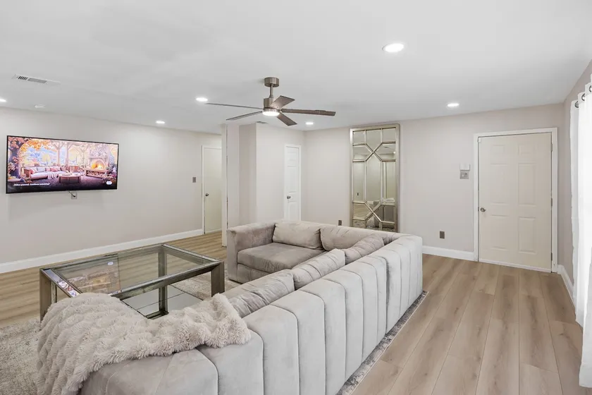 Meadowbrook Manor - Image 1