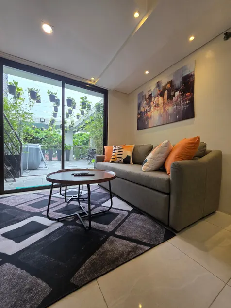 Rooftop Garden Suite 80sqm OWN POOL + Free Parking - Image 1