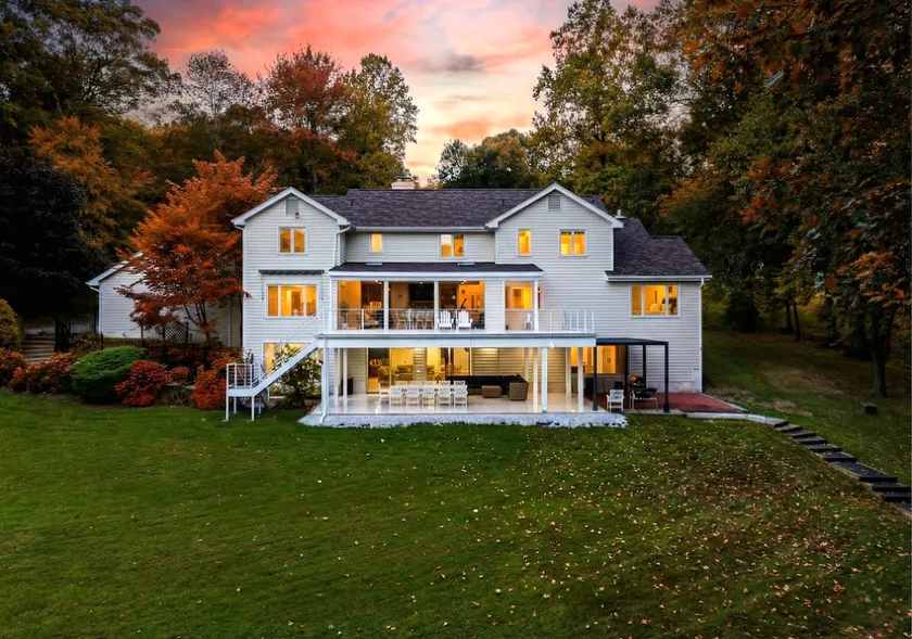 Lakeshore Crest Estate - Waterfront & Pool - Image 1