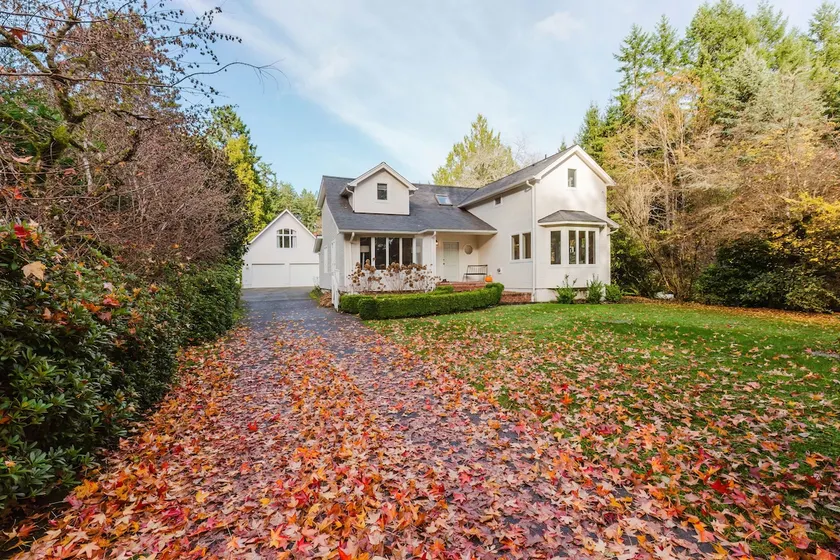 Battlepoint Farmhouse, Modern & Relaxing! - Image 1