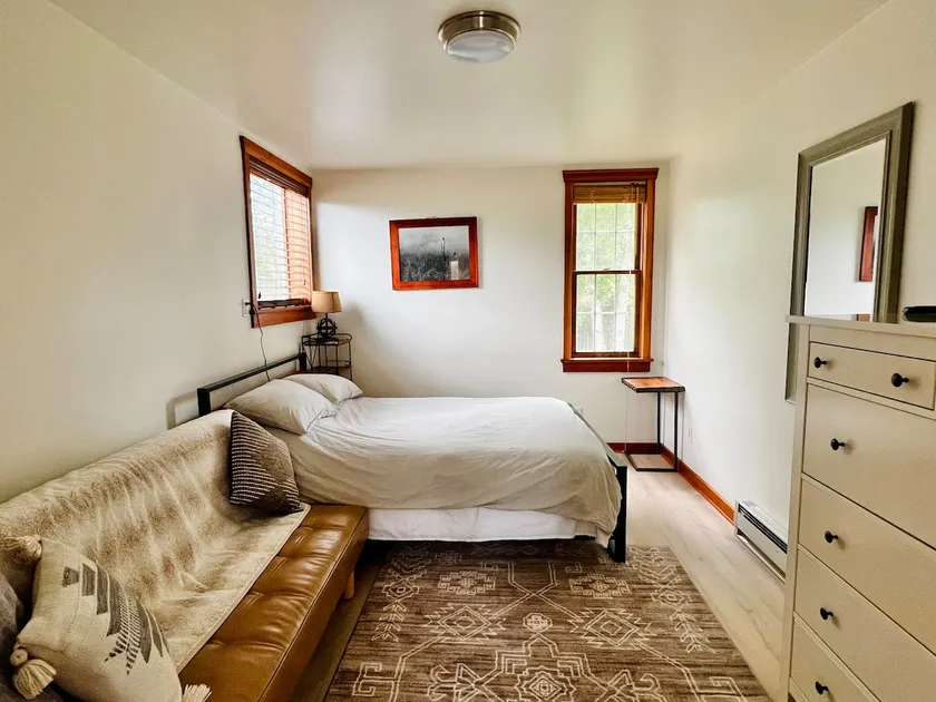 Cozy Craftsman Studio in Kirkland Central Location - Image 1