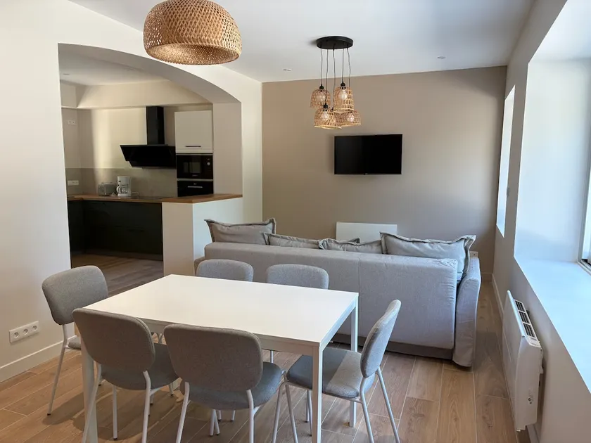 Family apartment downtown - Image 1