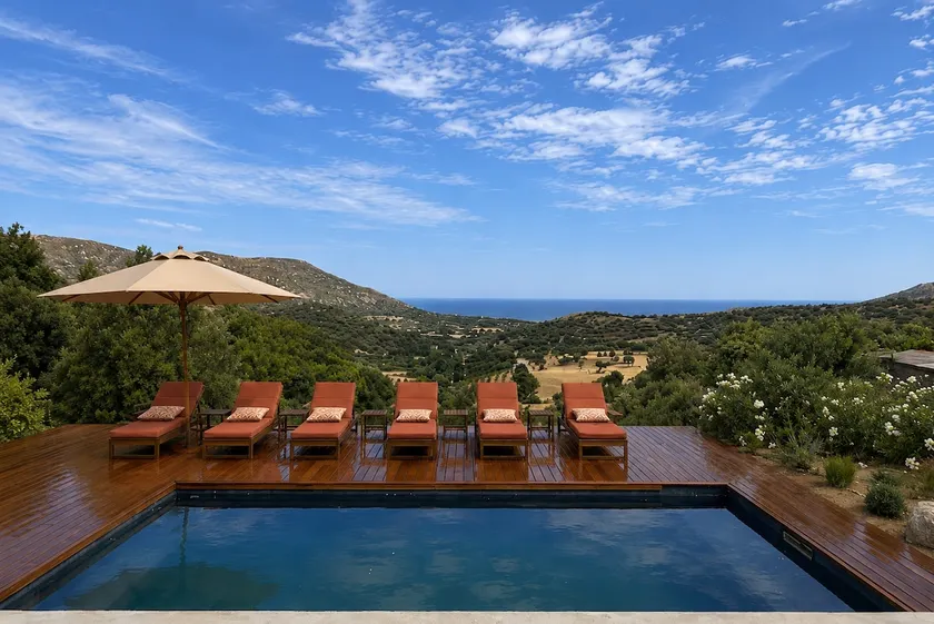 Villa with 3 master suites, sea view, and pool - Image 1
