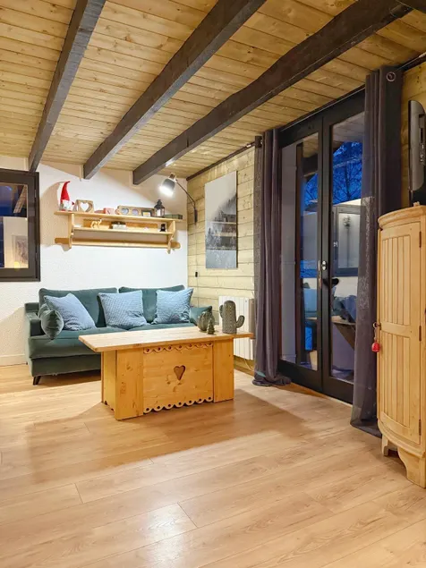 Two-room cabin - Image 1