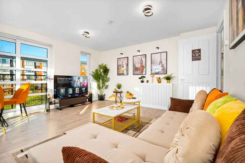 Dote Haven Stylish 2 Bed Apartment - Free Parking and Free High Speed WIFI - Image 1