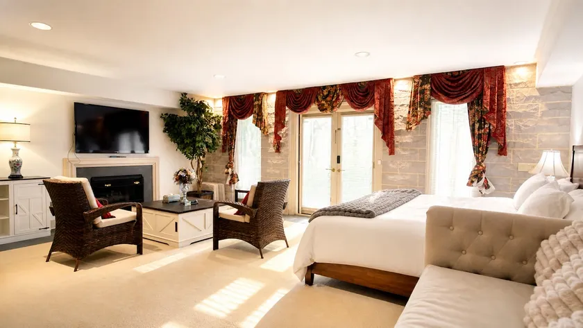 Zen Suite-5 mins to DT,Softened water,Free Pkg,EV - Image 1