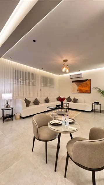 High-End Downtown Apt - Image 1