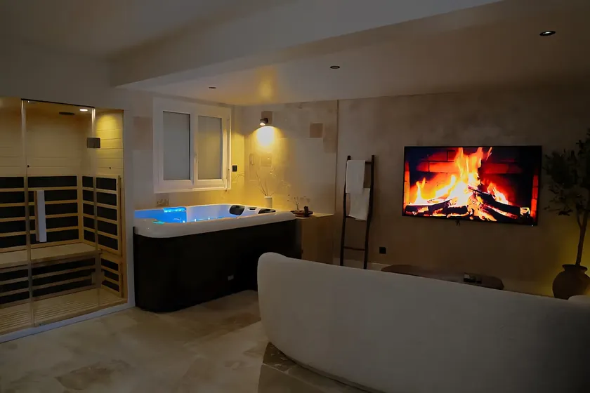 L'Eden Home, House & Spa - Image 1