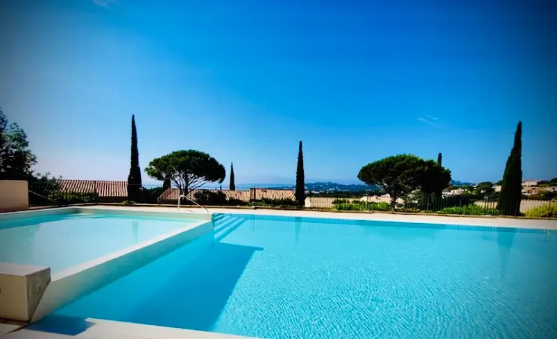 The-Suite-Piscine-vue-SteMaxime-GolfStTropez-mer - Image 1