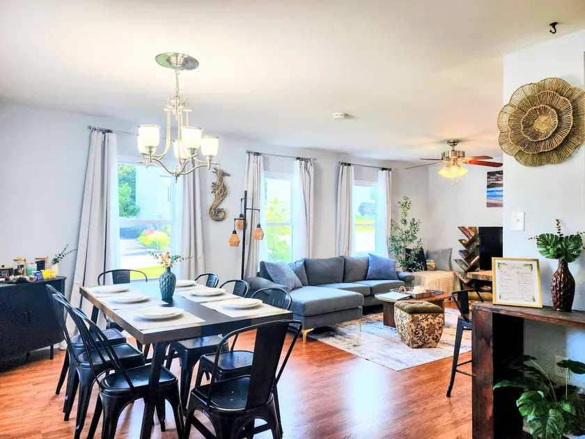 Charming Stay Near the Bay- w/Beach Passes! - Image 1