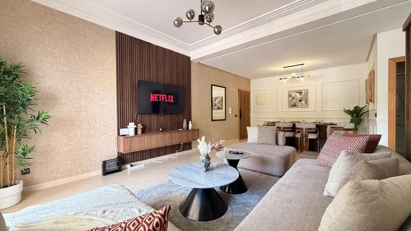 Modern, swimming pool & golf in secure residence - Image 1