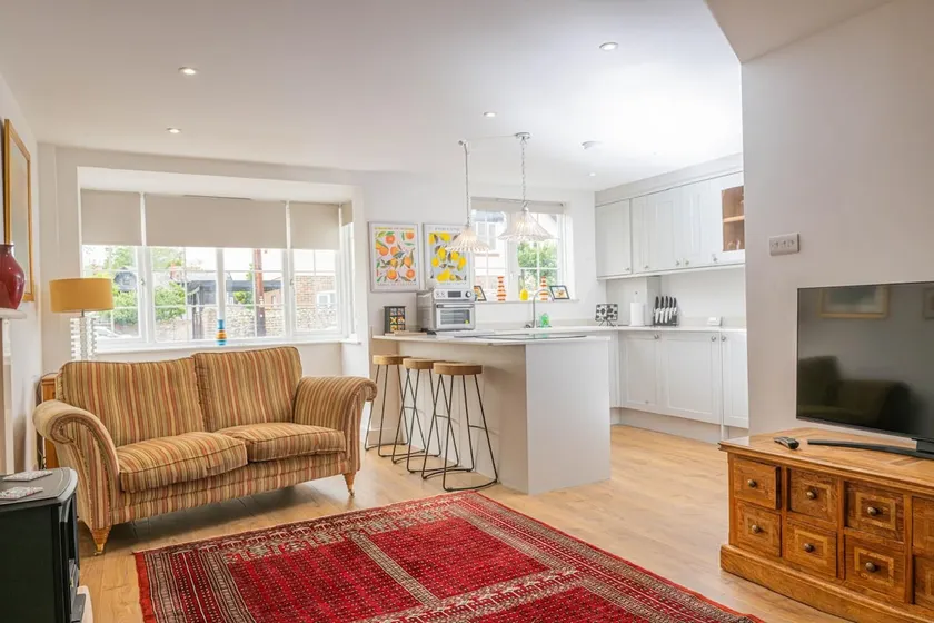Cosy and stylish apartment in Felpham Village - Image 1