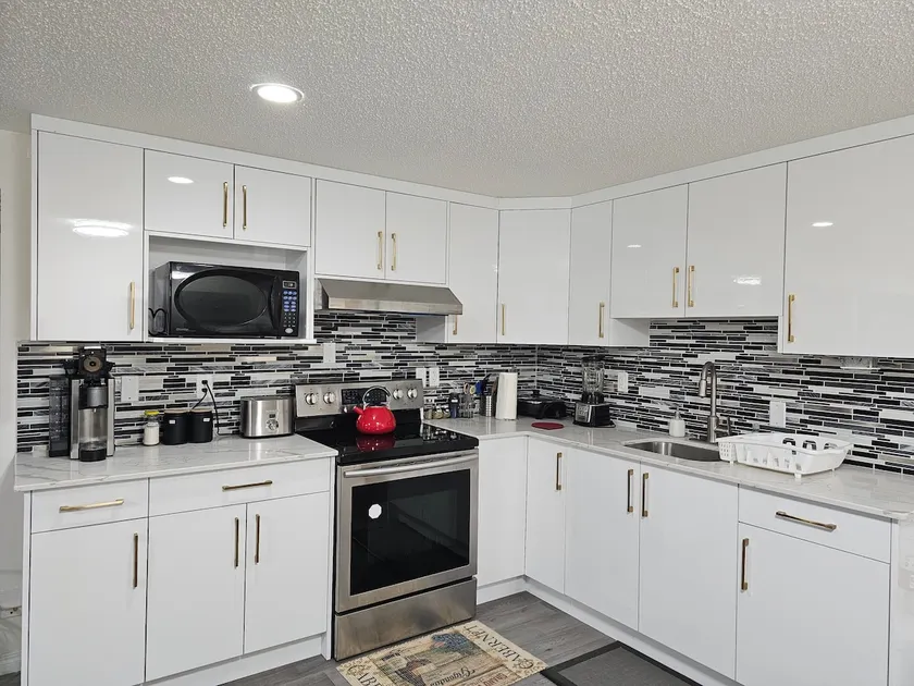 Home in the Heart of Calgary-near UofC, FMC & ACH - Image 1